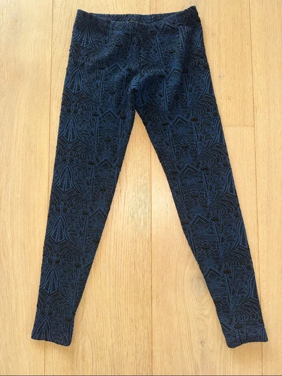Women’s Leggings…Navy Patterned Leggings. NEVER WORN! - Picture 1 of 3